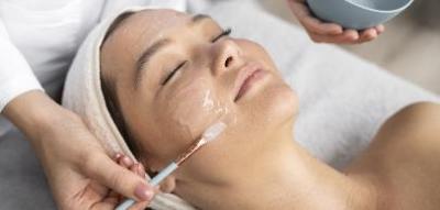 Tilpasset ansigtsbehandling via facemapping