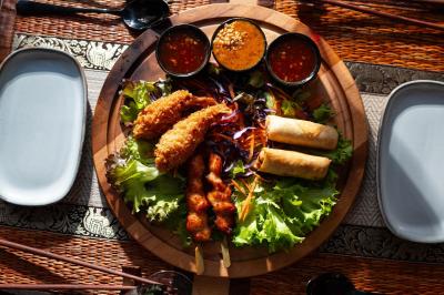 Autentisk thailandsk frokostmenu alle ugens dage