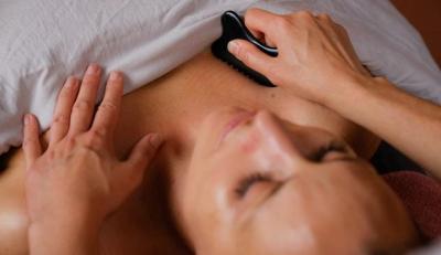 Afslappende ansigtsmassage