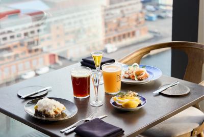 <span style="color:
orange;">Særligt eftertragtet: </span>Frokost i 62 meters højde med panoramaudsigt