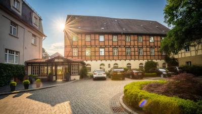 Familiedrevet hotel med to restauranter, en bar og fremragende service