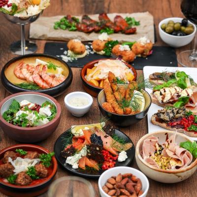 8 Valgfri Tapasanretninger hos Tango y Vinos - En Aften For 2