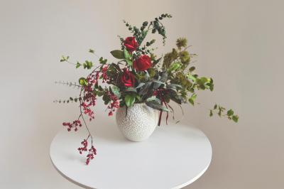 Julebuketter med kunstige blomster
