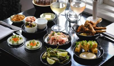 Frokost på Den Gule Cottage - 7 anretninger med udsigt til Øresund