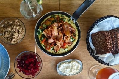 Æggekage og drikke ad libitum