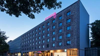 Nutidigt design og livlige fællesområder i central beliggenhed.