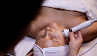 Ansigtsbehandlinger - Spar over 50 %