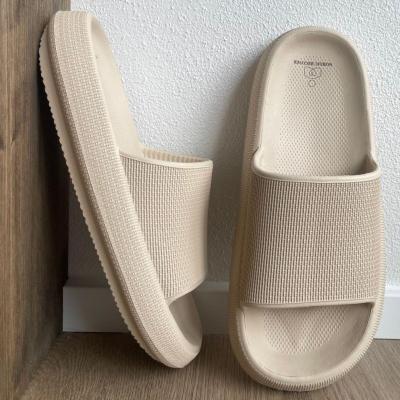 W.O.C Slippers - 42-43 / Sand