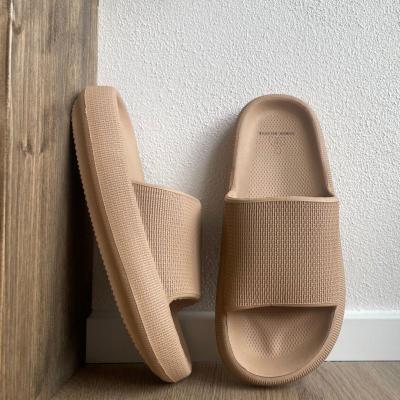 W.O.C Slippers - 46-47 / Beige