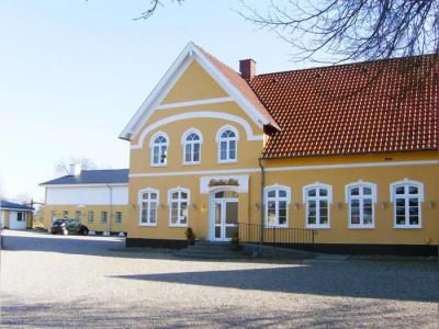 Kro miniferie for 2 på Hotel Frøslev Kro - Vin og 4-retters menu begge dage og tæt på grænsehandel