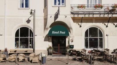 Historisk hotel med sauna og bar nær havn og museer.