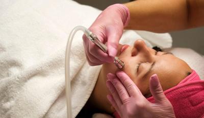 Ansigtsbehandling - Spar 65 %