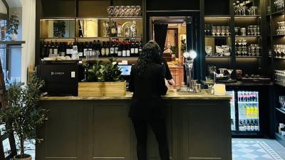 Book et hyggeligt værelse på et velbeliggende og elegant hotel