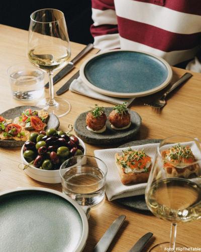 4 stjernet frokost med udsigt over søerne