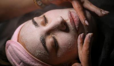 Valgfri Ansigtbehandling - Kosmetolog Valby