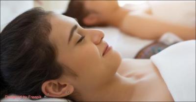 Afslappende massage for par med æteriske olier i Indre By. Gælder for 2 personer