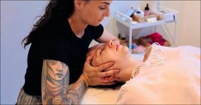 Lindring af hovedpine og migrænelignende spændinger - 30 minutters målrettet wellness massage