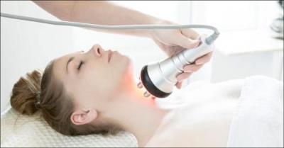 Beauty Lift naturligt ansigtsløft med synlig opstramning - Beauty Lift med laser lifting, opstramning af hals og hage, fugtmaske og afsluttende nakke og skuldermassage for et frisk og løftet udtryk - hos Beauty by Rikke. Værdi kr. 1.199,-
