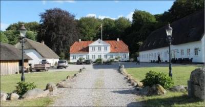 Eventyrligt og charmerende ophold ved Mariager Fjord - Nyd 2 nætter for 2 personer med morgenmad, champagne og ro