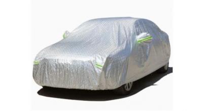 Beskyt din bil med stil - Vores heldækkende bilpresenning med natreflekser!