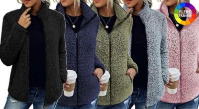 Hold dig varm og stilfuld i vores dameskefleece med ståkrave - den ultimative kombination af komfort, funktion og stil!