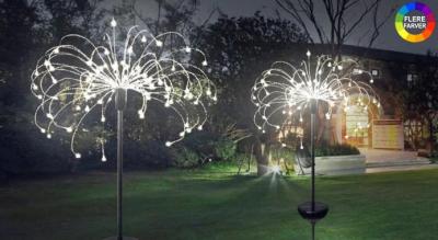 Flot fyrværkeri lampe med solceller - vælg mellem 3 farver og størrelser