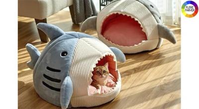 Hajformet kæledyrsseng - 2 farver og 3 størrelser