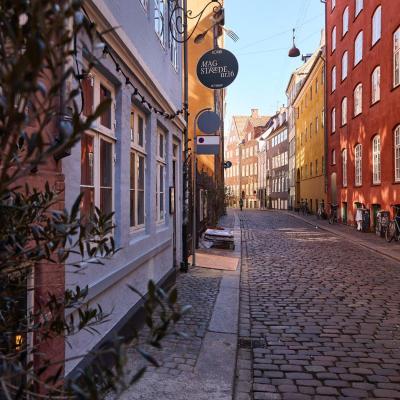 Italiensk madglæde i et skævt bindingsværkshus i Indre By