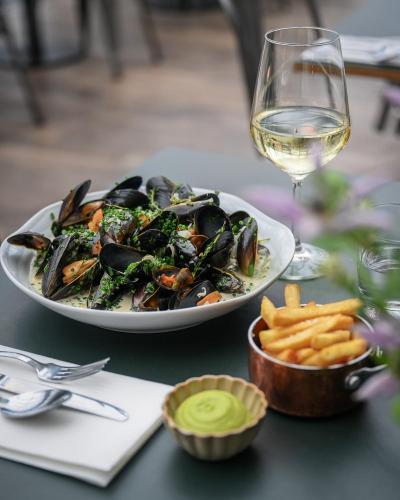 Moules Frites m. Vin/Vand - Restaurant Skovshoved