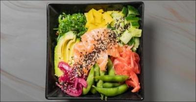 Valgfri poke bowl med friske råvarer og masser af smag