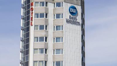 Moderne hotel tæt på shoppingmuligheder og nem adgang til byen.