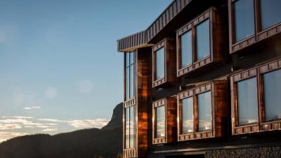 Stilfuldt bjergresort med panoramaudsigt, spa og skiadgang