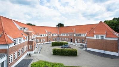 Smuk beliggenhed ved åen i centrum af Holstebro