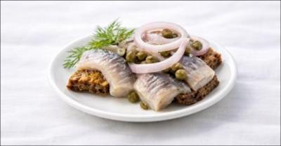 Klassisk dansk frokostmenu hos Restaurant Turesen - Nyd klassiske danske frokostfavoritter med sild, fisk, laks, tarteletter, ost og sødt hos hyggelige Restaurant Turesen i København. Værdi kr. 299,-