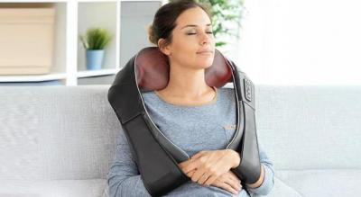 Lindr nakke- og rygsmerter med en justerbar massageenhed med infrarød varme, 2 roterende massagehoveder og 8 massagepunkter