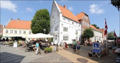 Hyggelig lejlighed tæt på grænsen og Vadehavet - Nyd 3 nætter i rummelig lejlighed med køkken, terrasse og plads til op til 5 personer - perfekt til familie eller venner