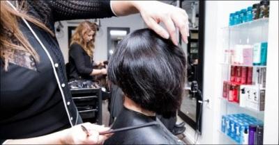 Luksus hårbehandling med klip, gloss og kur hos Salon Galaxy - Forkæl dig selv og giv dit hår nyt liv med luksus hårbehandling med klip, gloss, kur og afslappende hovedbundsmassage hos Salon Galaxy inkl. gratis shampoo og forfriskning. Værdi kr. 2.070,-