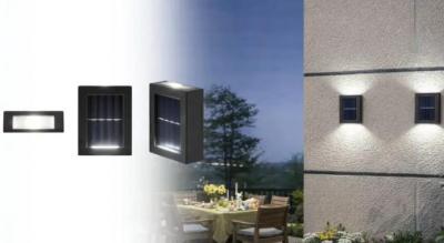 2 solcellelamper, der tænder ved skumring og slukker ved daggry - perfekte til trapper, hegn og vægge