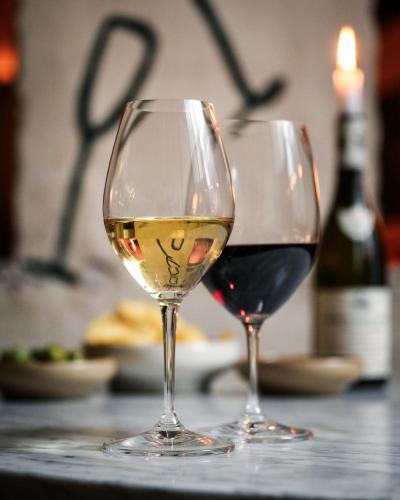 2 Valgfrie Glas @ Bar Somm' - Udforsk Alt Fra De Robuste Røde til De Sprøde Hvide