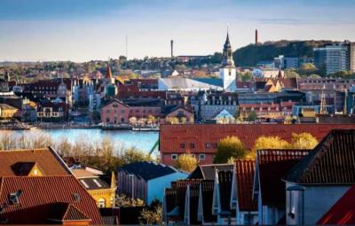 Ophold for 2 i Aalborg - tæt på byliv, kultur og havnefront