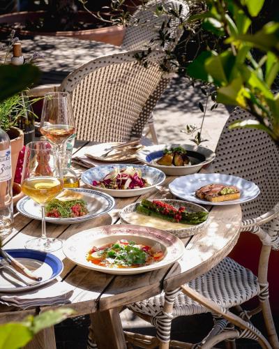 6 Anretninger på Bjørn & Delfino på Havnekajen