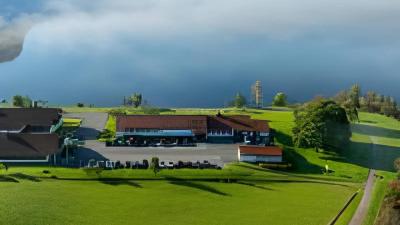 Bjergudsigt, sauna og udendørsaktiviteter ved Sirdalsvatnet.