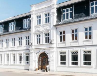 Miniferie for 2 personer på Hotel Lidenlund - nostalgisk charme og varmt værtskab i hjertet af Lemvig