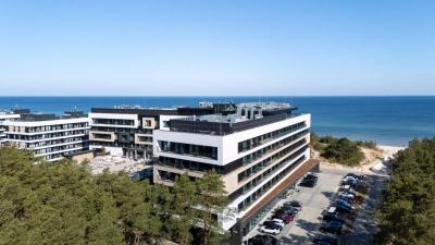 Familievenligt hotel lige ved stranden i unikt hav-, sø- og skovmiljø