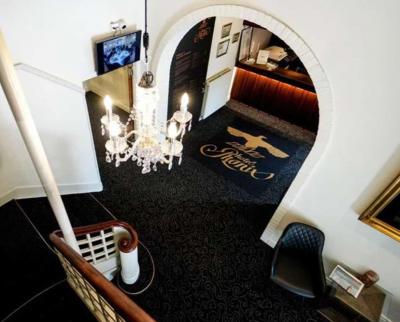 Ophold for 2 midt i Brønderslev med morgenbuffet og velkomstgave - Hotel Phønix