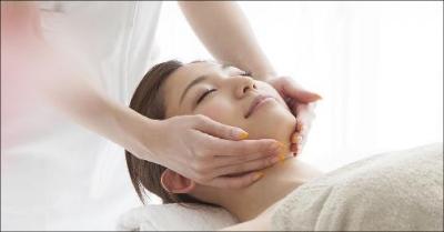Få en renere og mere strålende hud med dybderens - Forkæl huden med en dybderensende ansigtsbehandling med glykolsyre hos Beauty by Yessi-K på Frederiksberg. Værdi kr. 895,-