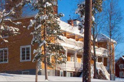 Klassisk svensk hotelophold ved søen Insjön