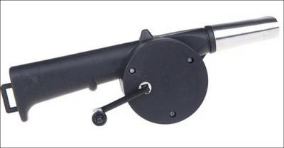 Praktisk grillblæser