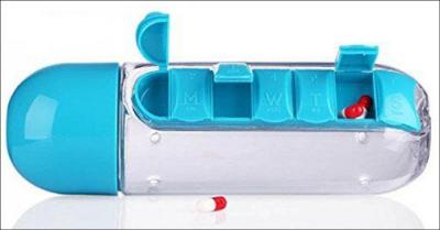 Vandflaske med medicin-organizer