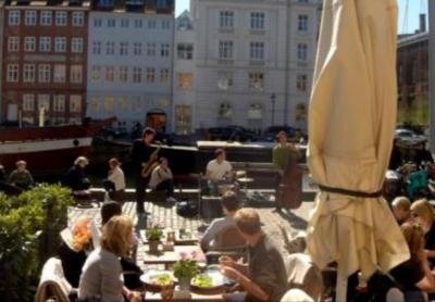Frit valg på solsiden i Nyhavn - godt anmeldt
